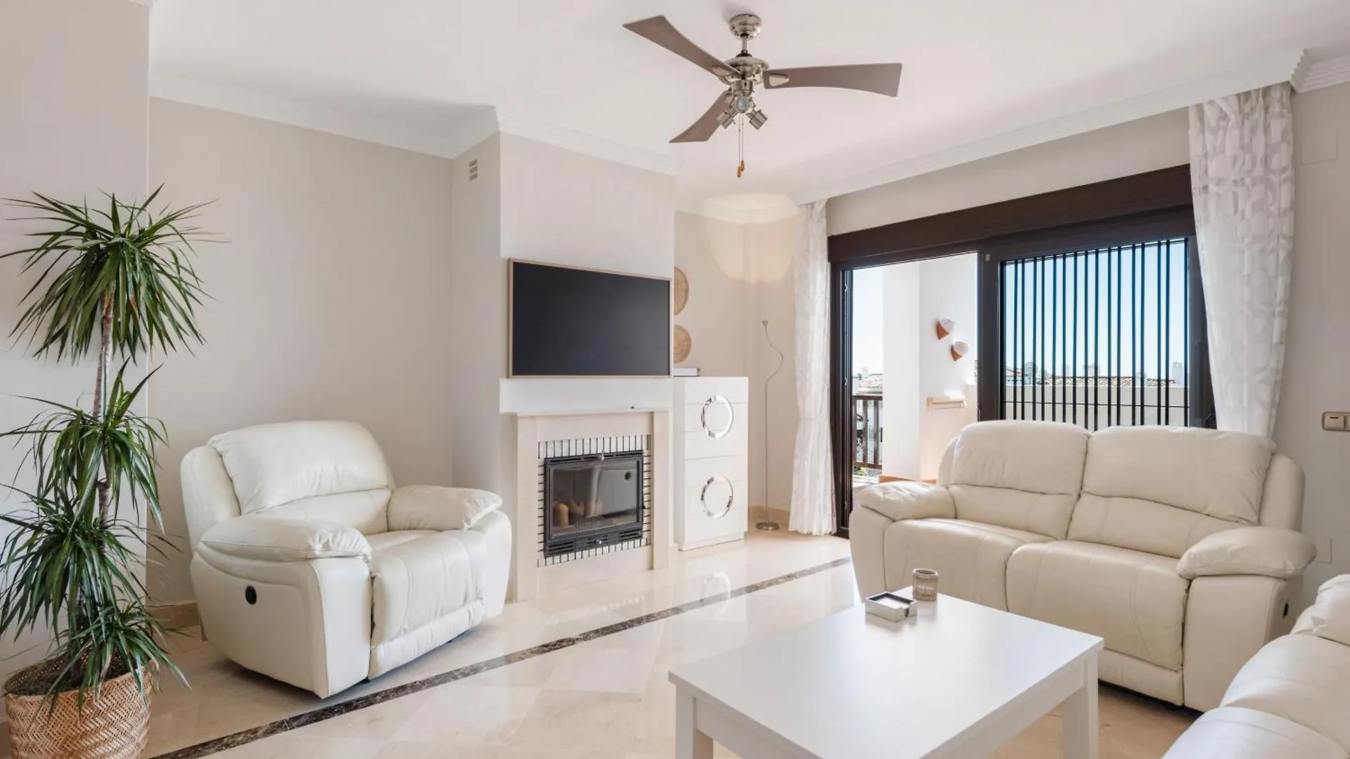 Incredible Apartment With Sea Views And Balcony Mijas